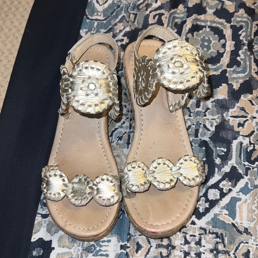 Jack Rogers Miss luccia little girls wedges Metallic gold.